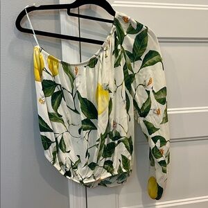 NWT Express size xs White Lemon Print One-Shoulder Women's Top